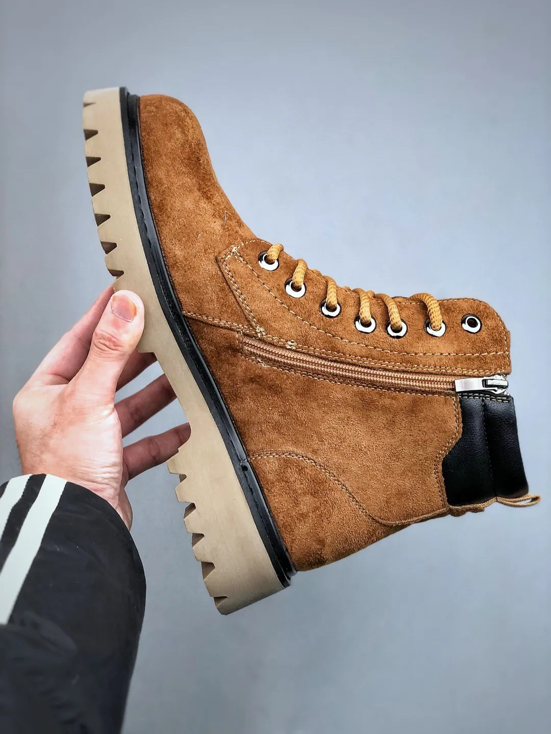 Local 💰640 supports store opening new goods 🚀 #Timberland Timberland/Timberland new autumn and winter products essential outdoor leisure rhubarb boots series for autumn and winter #Guangdong Dachang quality original box original packaging fashion trend matching fabrics made of Italian 🇮🇹 top matte fine-grained cowhide lightweight outsole with anti-odor and anti-corrosion genuine leather latex insoles from outsole to hardware are made from OEM raw materials Same as the original Goodyear's never-opening glue process. Good products don't kill pigs. The quality of the first order is strictly controlled. Exclusively released on the entire network. The quality is beyond doubt. The full set of official website unified packaging gives you a perfect wearing experience. The quality is exquisite and durable. A must-have for sportsmen. Specializes in not looking handsome. High-quality feet feel first-class. This winter, it is specially used for outdoor cold protection. Daily casual matching. Size: 38-44 (leather shoe size)